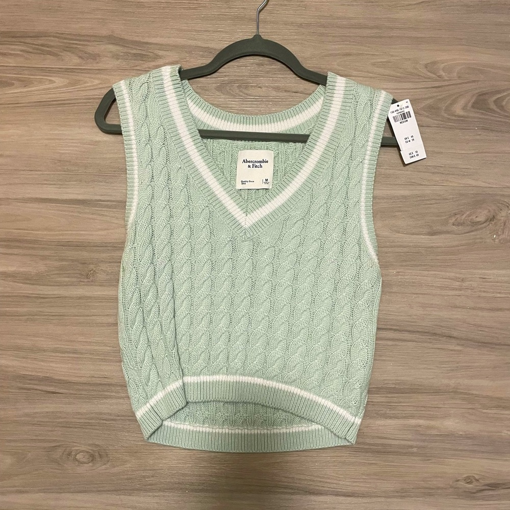 Abercrombie Slim Cropped V-Neck Sweater Vest, light green, size M, NWT